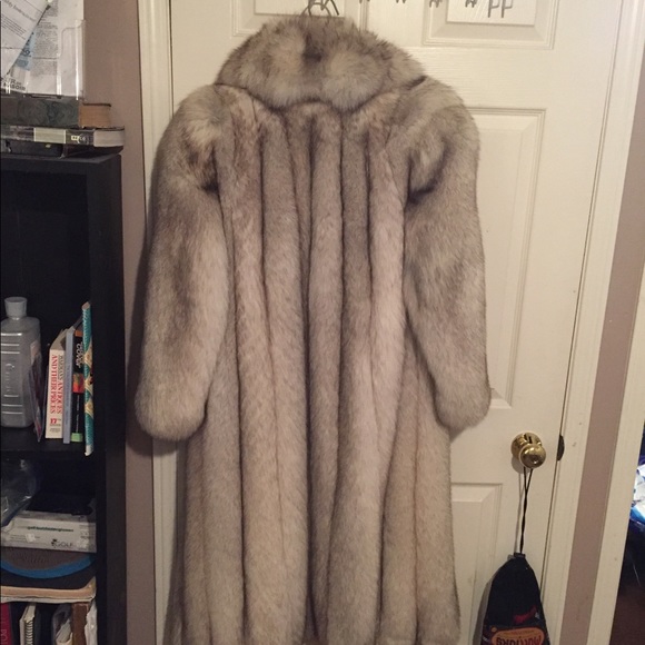 Signature fox fur coat with belt - Picture 2 of 3